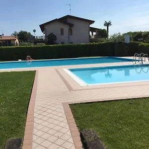  Appartamento Con Piscina A Italia